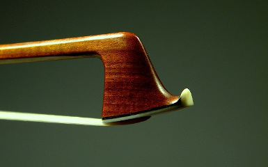 Muzas Viola Bow Right Head Angled